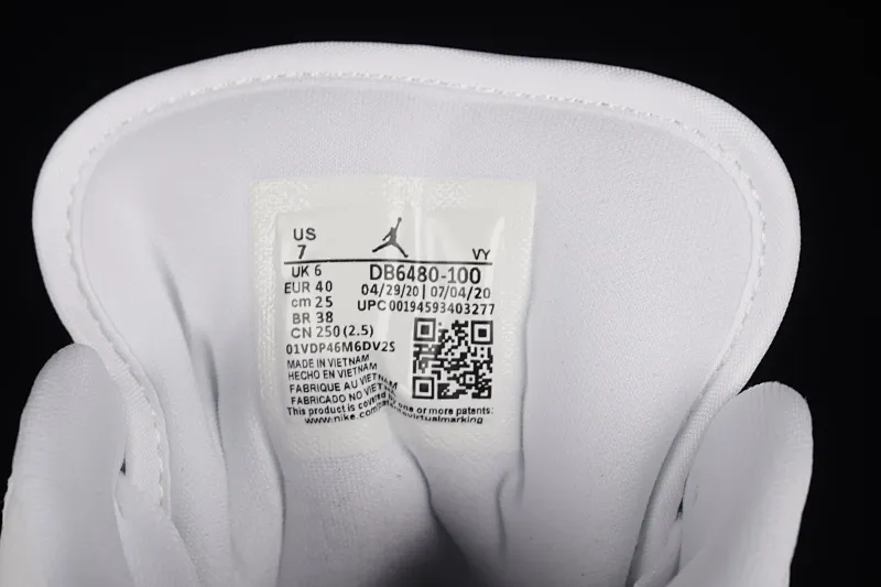 All categories Air Jordan Jordan series basketball shoes Air Jordan 1 Low Air Jordan 1 Low Quilted "Triple White" AJ1 Joe 1 all white low-top basketball shoes DB6480-100